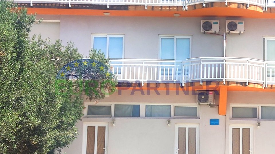 Apartmanska kuća sa prekrasnim pogledom, 200 m od mora