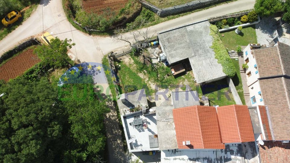 Bereich Poreč, Haus zur Renovierung mit Baugenehmigung und Projekt