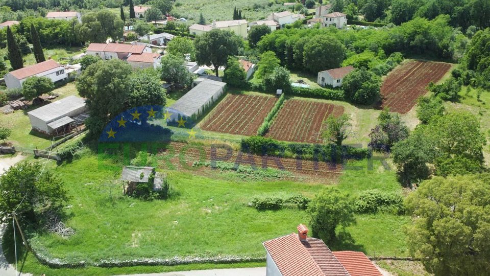 Poreč okolica, građevinsko zemljište 1700 m2