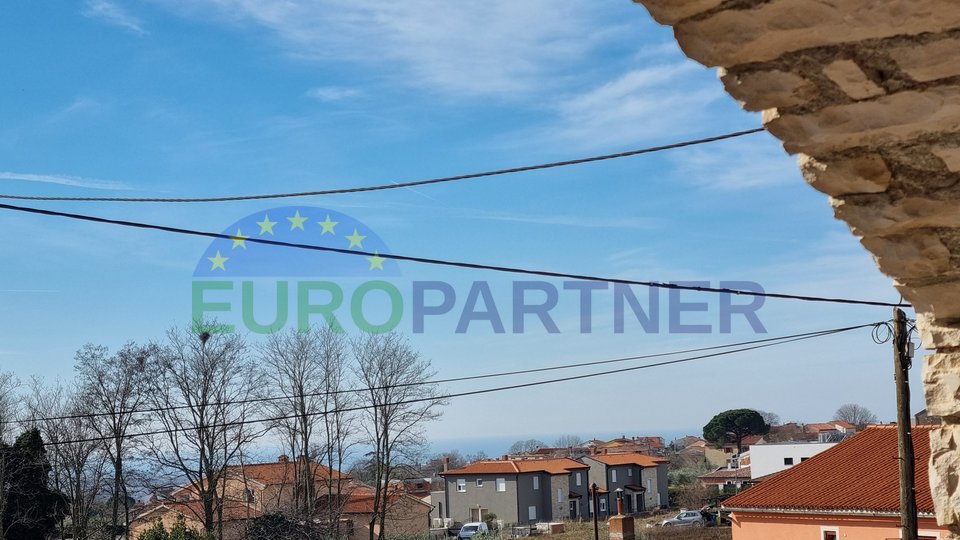 Kaštelir, Casa in pietra con 3 unità abitative