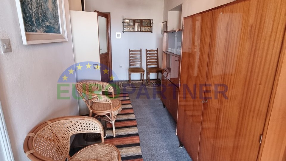 Kaštelir, Casa in pietra con 3 unità abitative