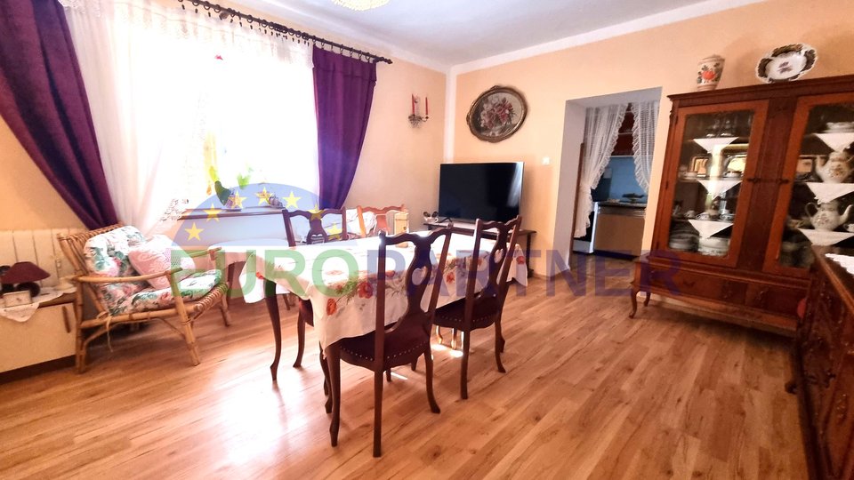 Kaštelir, Casa in pietra con 3 unità abitative