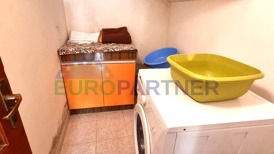 Kaštelir, Casa in pietra con 3 unità abitative