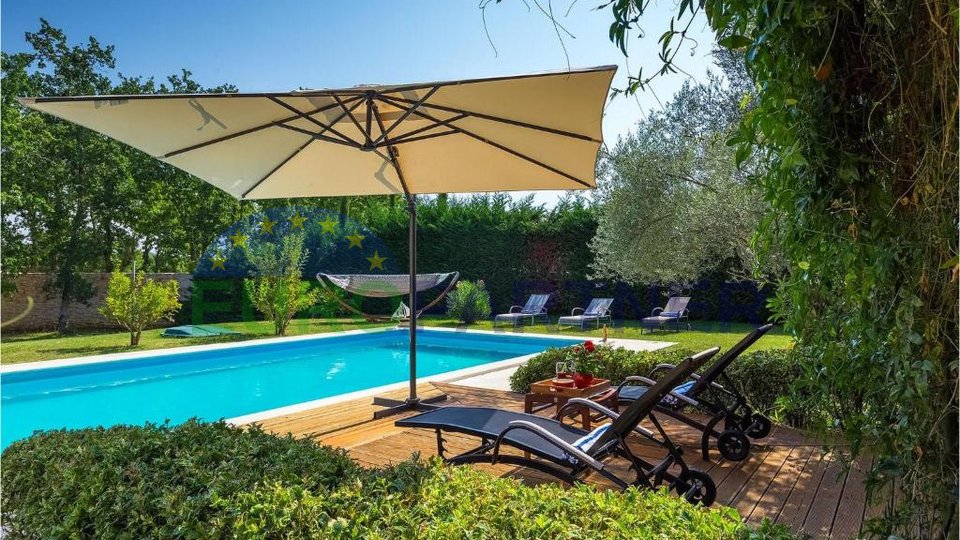 Villa with a beautiful large garden and on the edge of nature, Poreč, surroundings