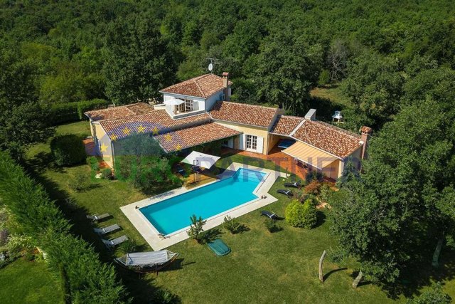 Villa mit einem wunderschönen großen Garten und am Rande der Natur, Poreč, Umgebung