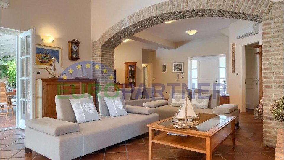 Villa with a beautiful large garden and on the edge of nature, Poreč, surroundings