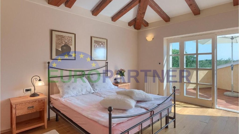 Villa with a beautiful large garden and on the edge of nature, Poreč, surroundings