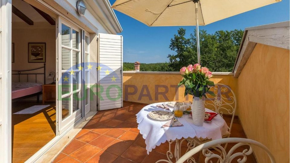 Villa mit einem wunderschönen großen Garten und am Rande der Natur, Poreč, Umgebung