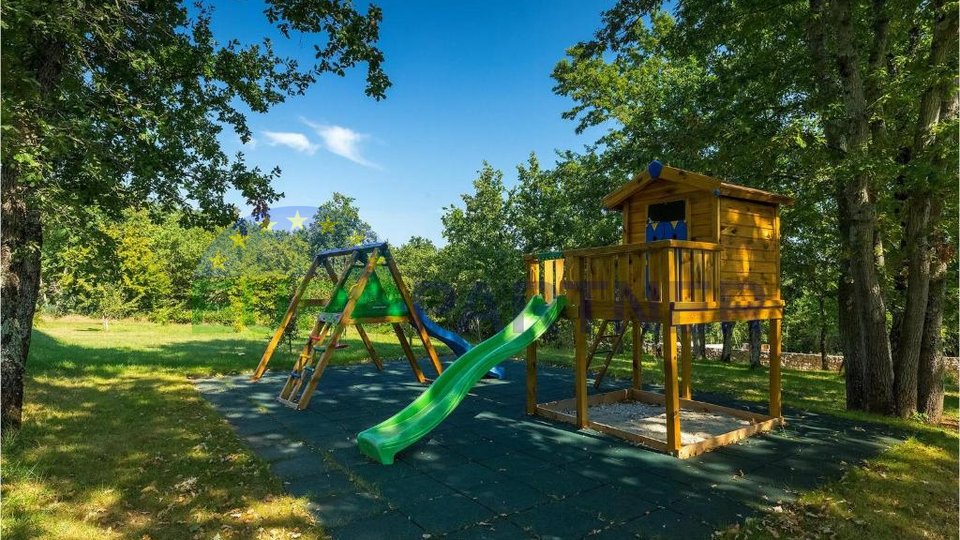 Villa mit einem wunderschönen großen Garten und am Rande der Natur, Poreč, Umgebung