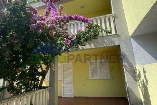 Apartment house with 3 apartments of 150 m2, Privlaka Zadar