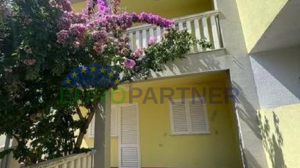 Apartmanska kuća sa 3 apartmana od 150 m2, Privlaka Zadar