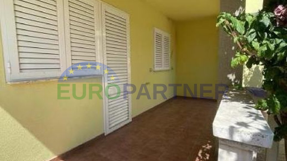 Apartmenthaus mit 3 Wohnungen von 150 m2, Privlaka Zadar