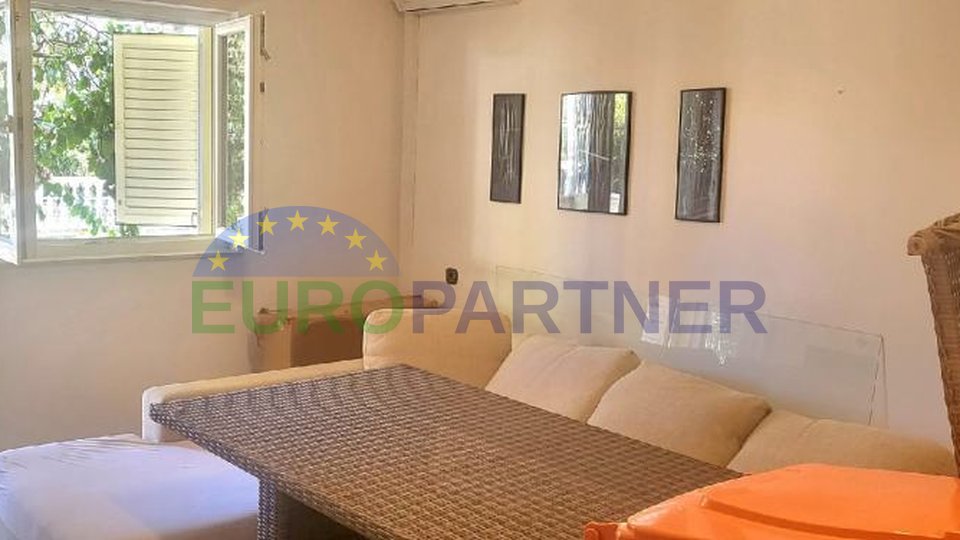 Apartmanska kuća sa 3 apartmana od 150 m2, Privlaka Zadar