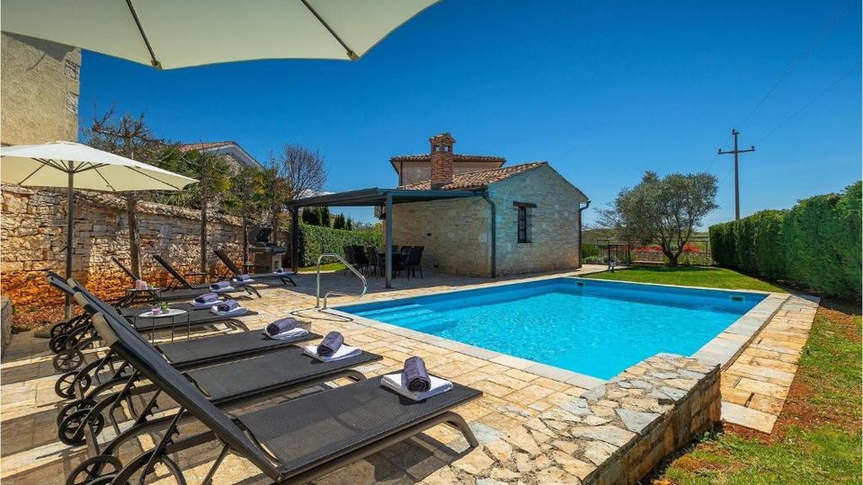 Villa in pietra su una collina con vista sul mare, Visignano, Istria