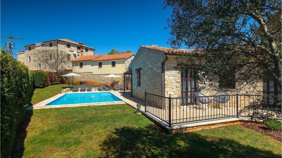 Villa in pietra su una collina con vista sul mare, Visignano, Istria