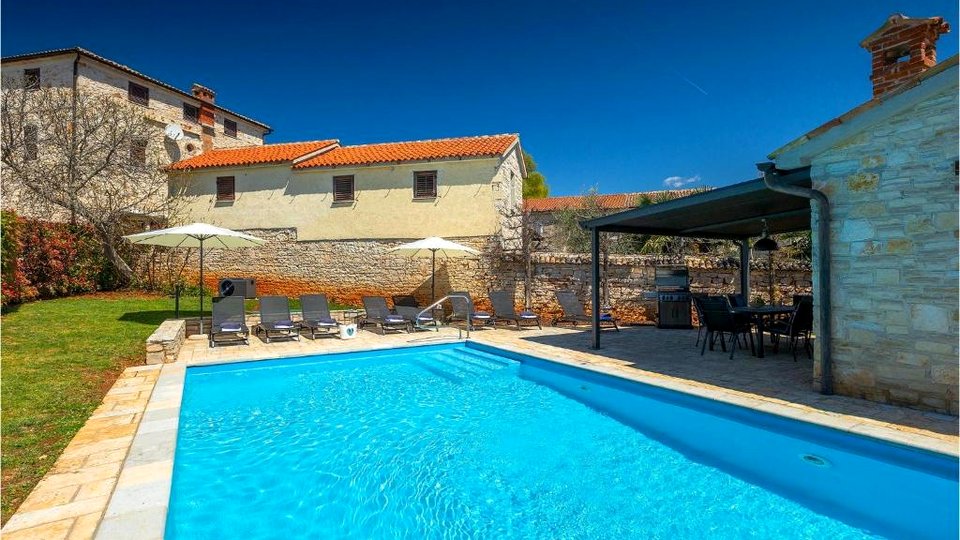 Stone villa on a hill overlooking the sea, Višnjan, Istria