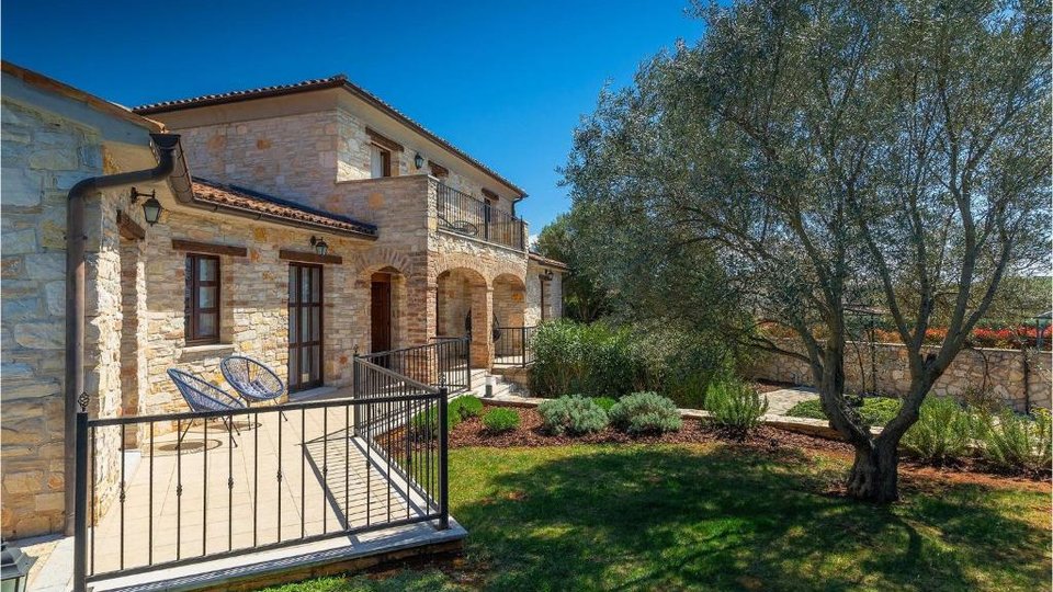 Villa in pietra su una collina con vista sul mare, Visignano, Istria