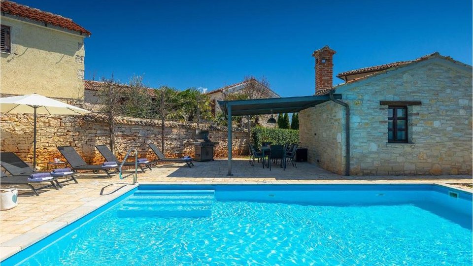 Villa in pietra su una collina con vista sul mare, Visignano, Istria