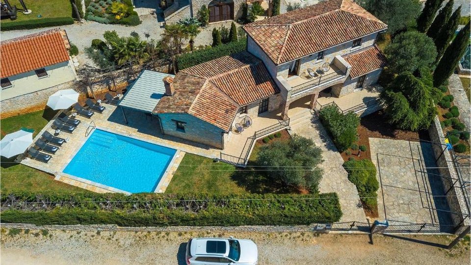 Stone villa on a hill overlooking the sea, Višnjan, Istria