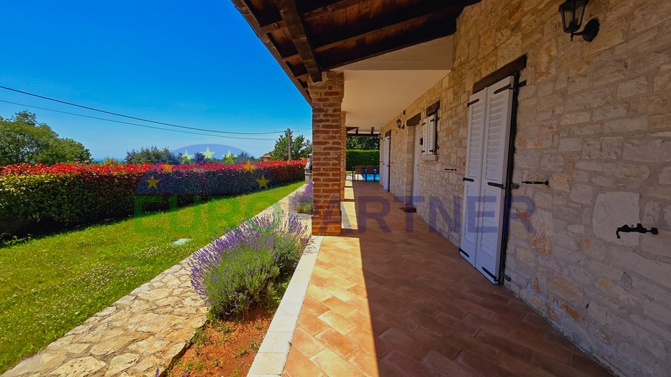 Poreč Bereich, Steinhaus mit Pool und MEERBLICK !