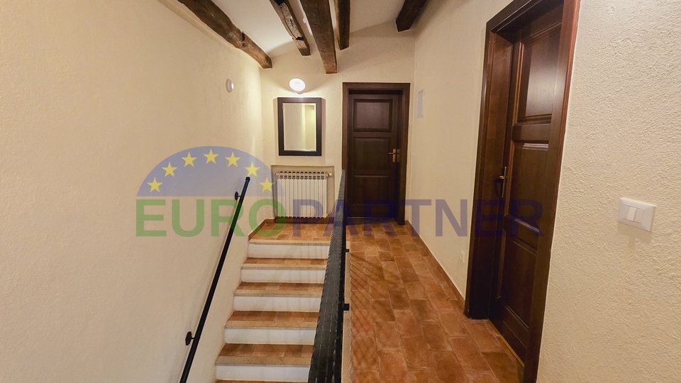 Zona Parenzo, casa in pietra con piscina e vista mare