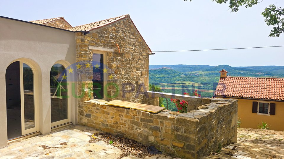 UNICO SUL MERCATO! Bellissima villa in pietra con vista su Montona, Oprtalj, Istria