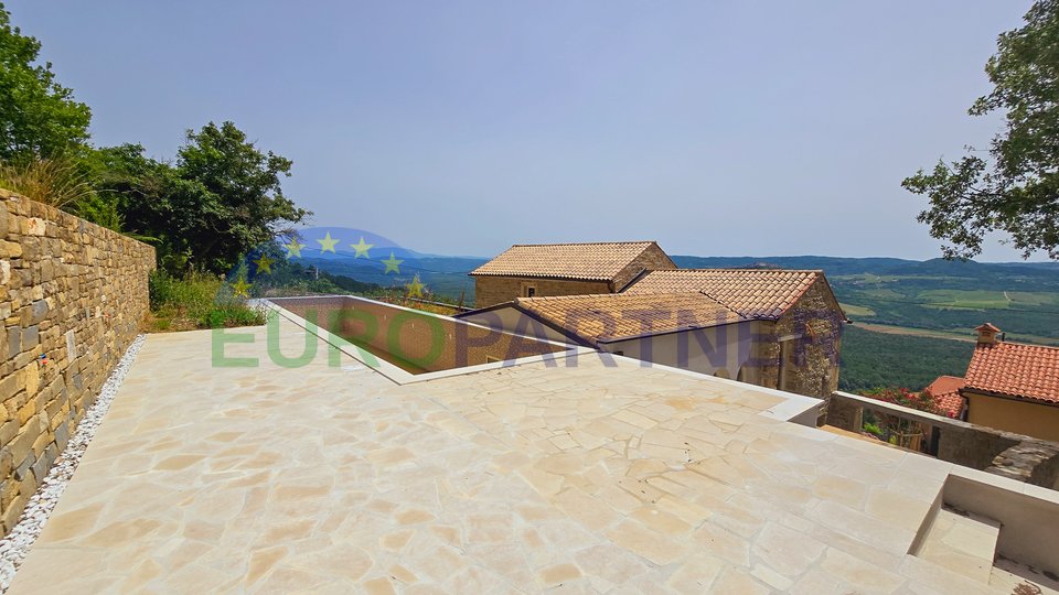 UNICO SUL MERCATO! Bellissima villa in pietra con vista su Montona, Oprtalj, Istria