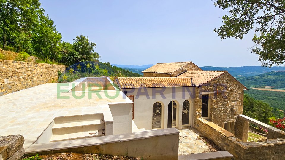 UNICO SUL MERCATO! Bellissima villa in pietra con vista su Montona, Oprtalj, Istria