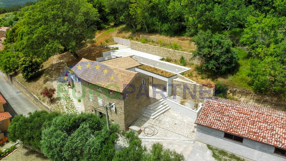 UNICO SUL MERCATO! Bellissima villa in pietra con vista su Montona, Oprtalj, Istria