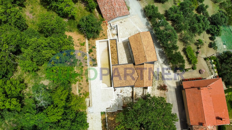 UNIQUE ON THE MARKET! Beautiful stone villa with a view of Motovun, Oprtalj, Istria