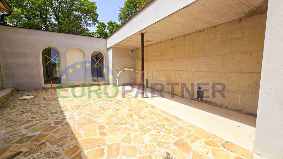 UNIQUE ON THE MARKET! Beautiful stone villa with a view of Motovun, Oprtalj, Istria