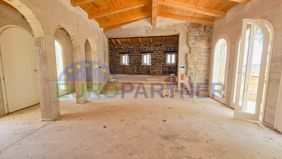 UNICO SUL MERCATO! Bellissima villa in pietra con vista su Montona, Oprtalj, Istria