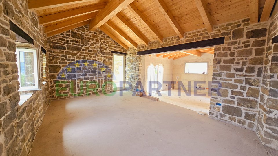 UNIQUE ON THE MARKET! Beautiful stone villa with a view of Motovun, Oprtalj, Istria