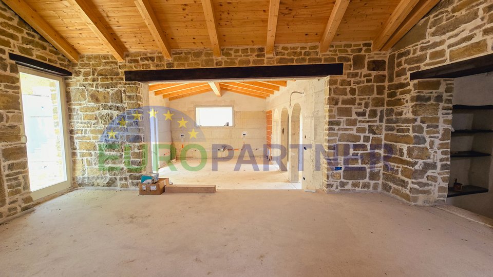 UNICO SUL MERCATO! Bellissima villa in pietra con vista su Montona, Oprtalj, Istria