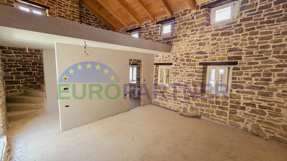 UNIQUE ON THE MARKET! Beautiful stone villa with a view of Motovun, Oprtalj, Istria