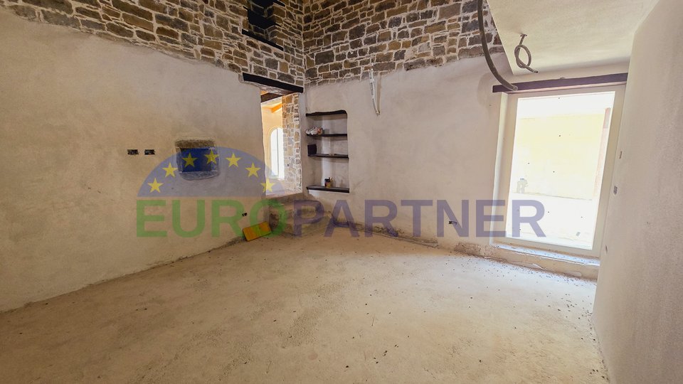 UNIQUE ON THE MARKET! Beautiful stone villa with a view of Motovun, Oprtalj, Istria