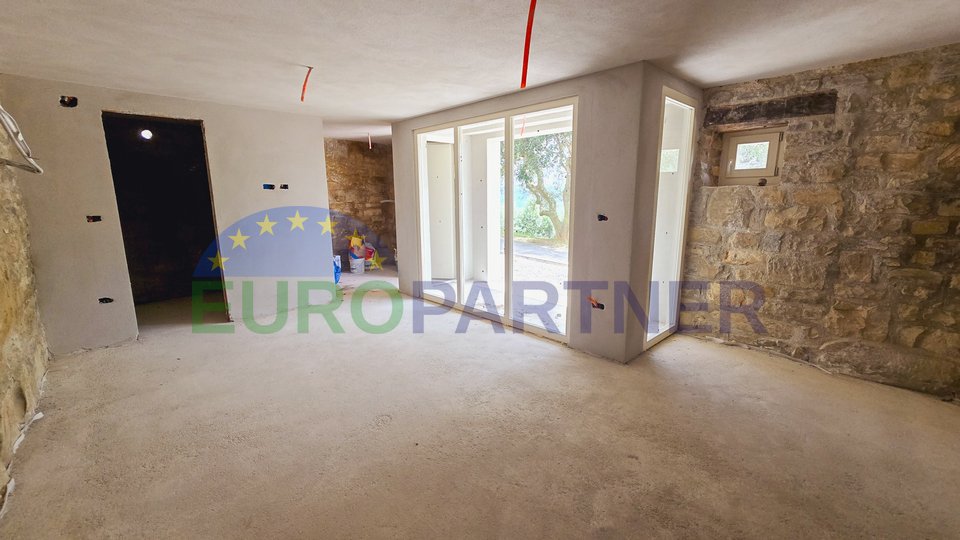 UNIQUE ON THE MARKET! Beautiful stone villa with a view of Motovun, Oprtalj, Istria