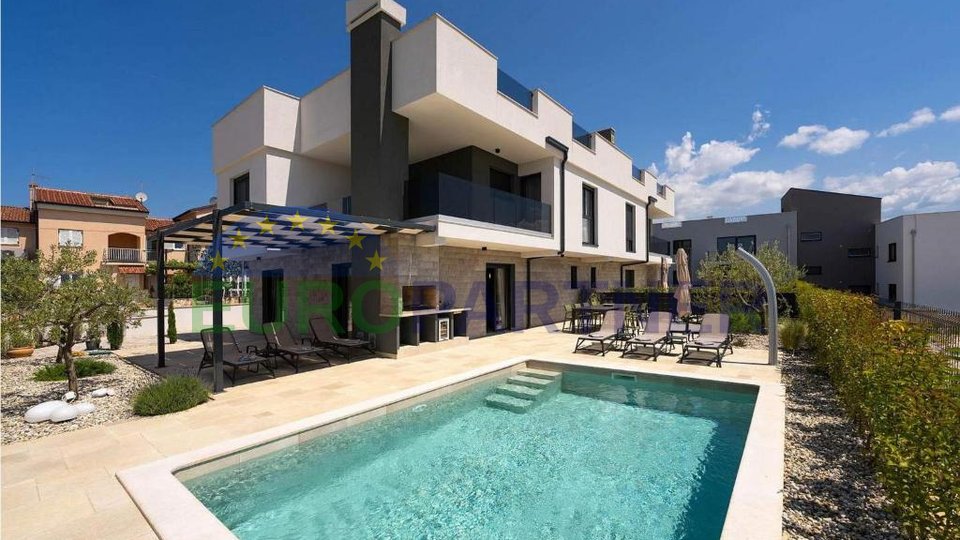 Una bellissima villa moderna a 1 km dal mare, Vabriga, in Istria