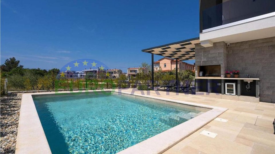 Una bellissima villa moderna a 1 km dal mare, Vabriga, in Istria