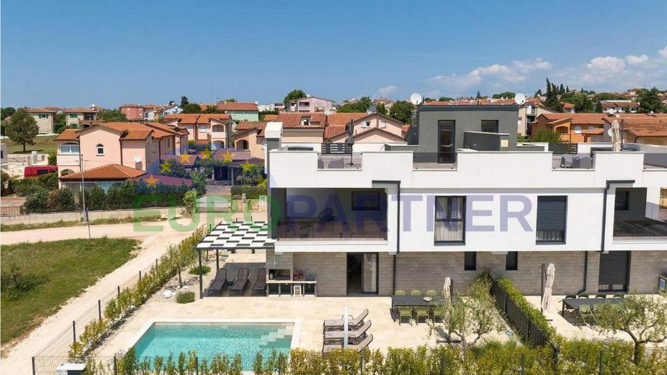 Una bellissima villa moderna a 1 km dal mare, Vabriga, in Istria