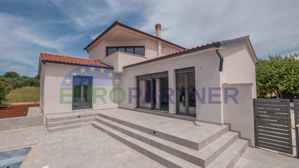 Villa with swimming pool, newly built, near Poreč