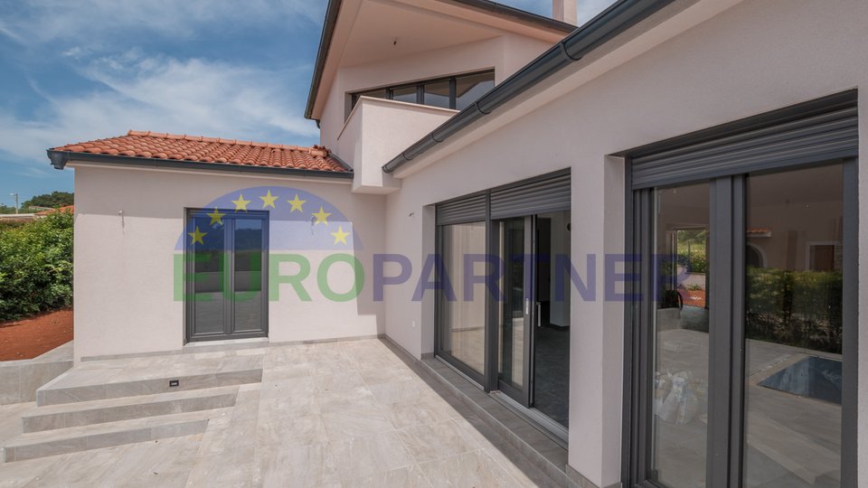 Villa with swimming pool, newly built, near Poreč