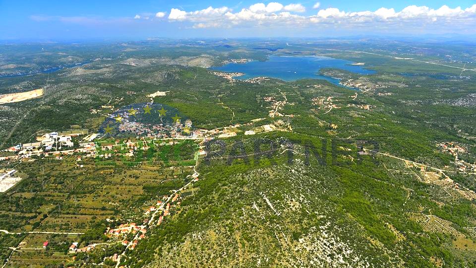 Ekskluzivno građevinsko zemljište u blizini Šibenika, 11.200 m2