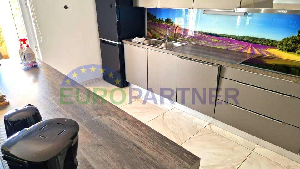 Vila sa bazenom 350 m2 u Kaštel Starom