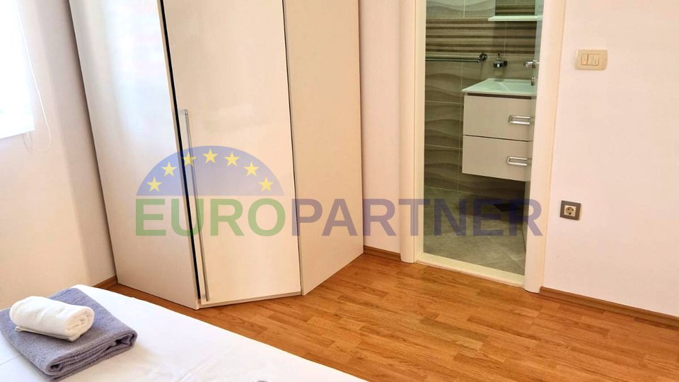 Vila sa bazenom 350 m2 u Kaštel Starom