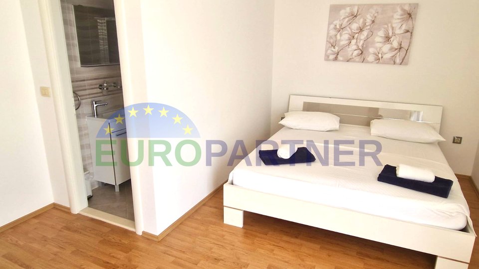 Vila sa bazenom 350 m2 u Kaštel Starom