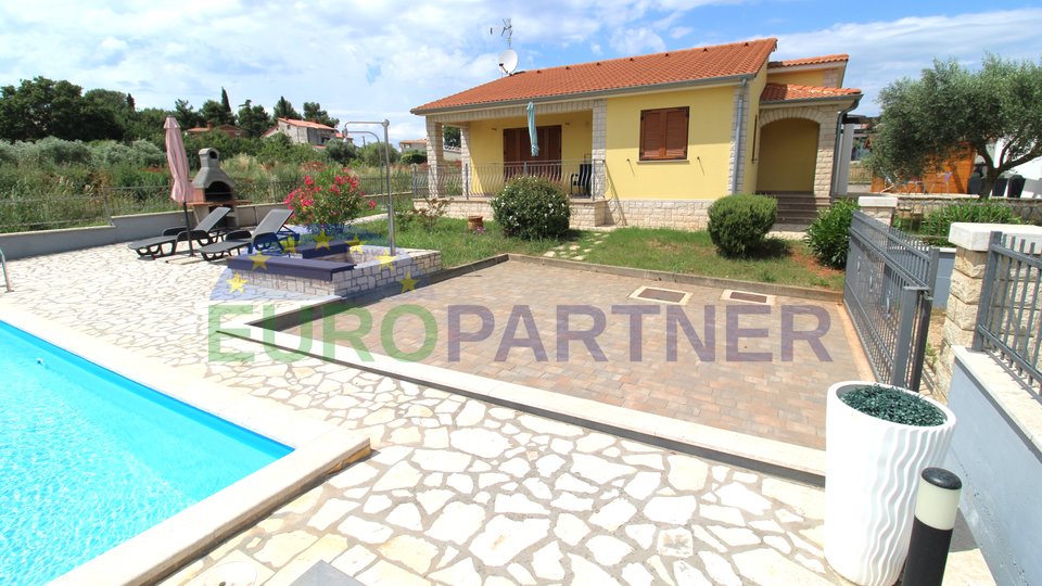 Bungalow with pool, Poreč area