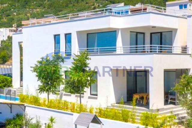 Prekrasna villa s bazenom i pogledom na more, Makarska prodaja