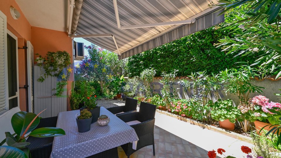 Appartamento con giardino, Parenzo, 3 km dal mare