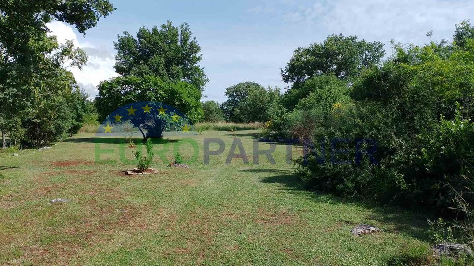 Istria, terreno agricolo vicino al centro di Rovigno